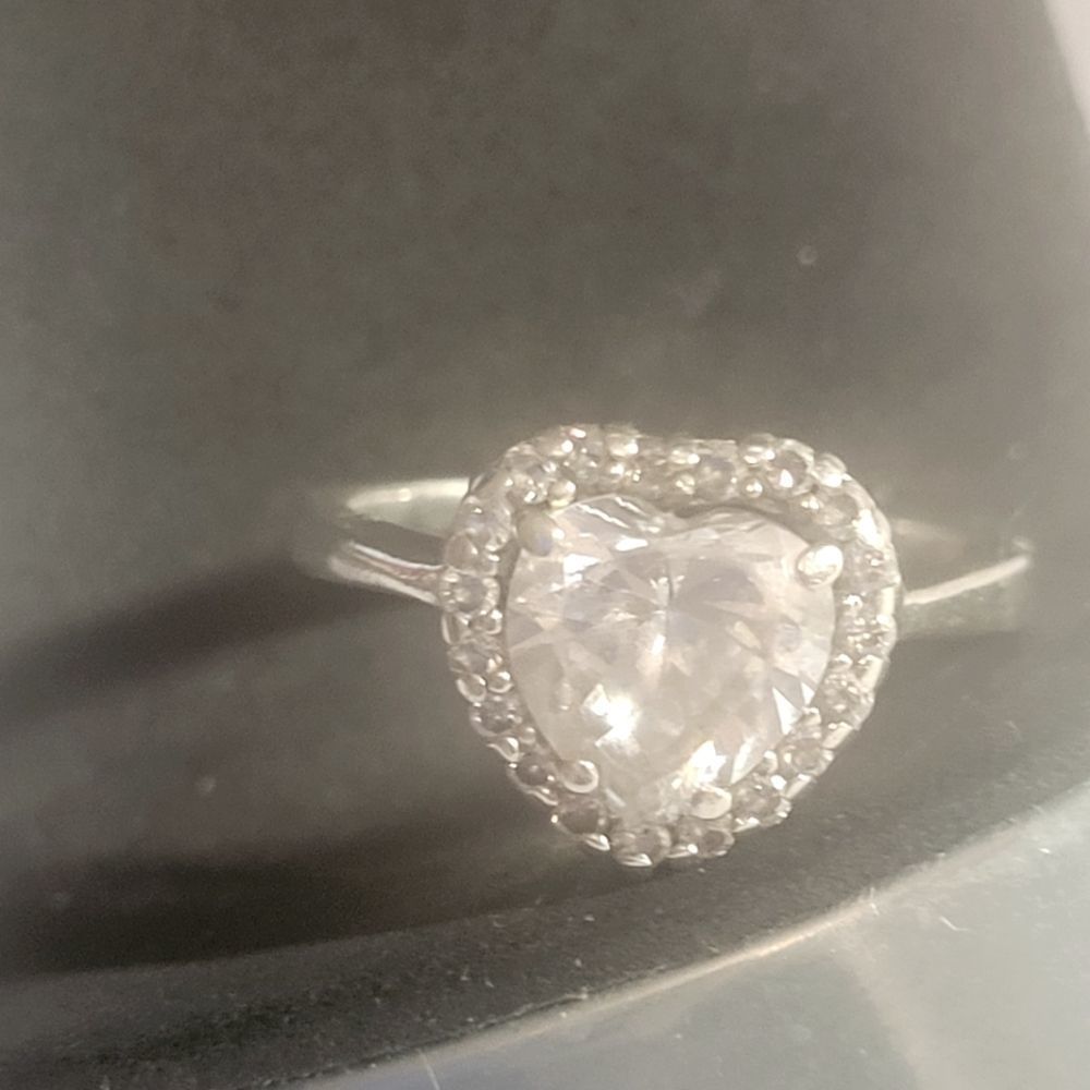 ❤️🎉⚘️Host Pick⚘️🎉❤️ Sterling silver size 8 with zirconia